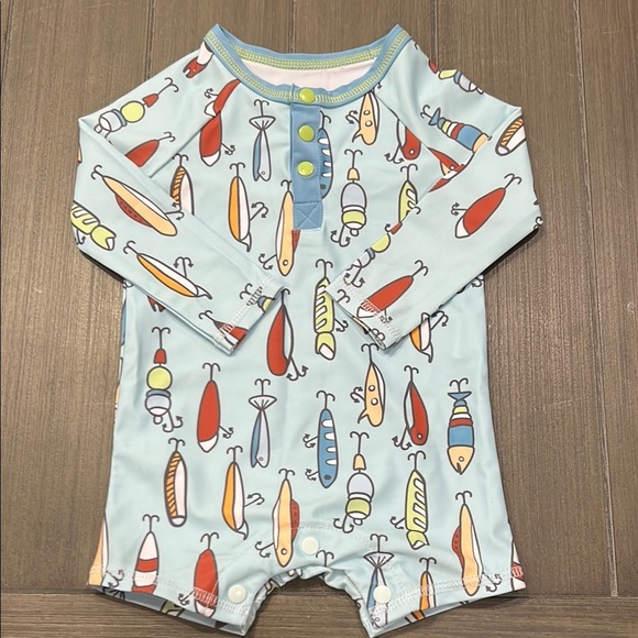 Mud Pie Fishing Lure Rashguard - Picture 1 of 5